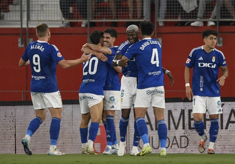 El Oviedo obra un milagro en Almería