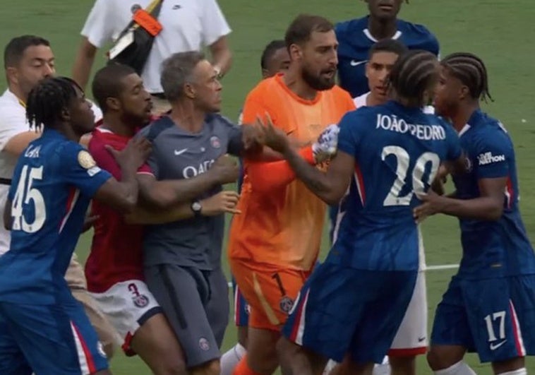 Luis Enrique pierde los papeles y agrede a Joao Pedro tras perder la final