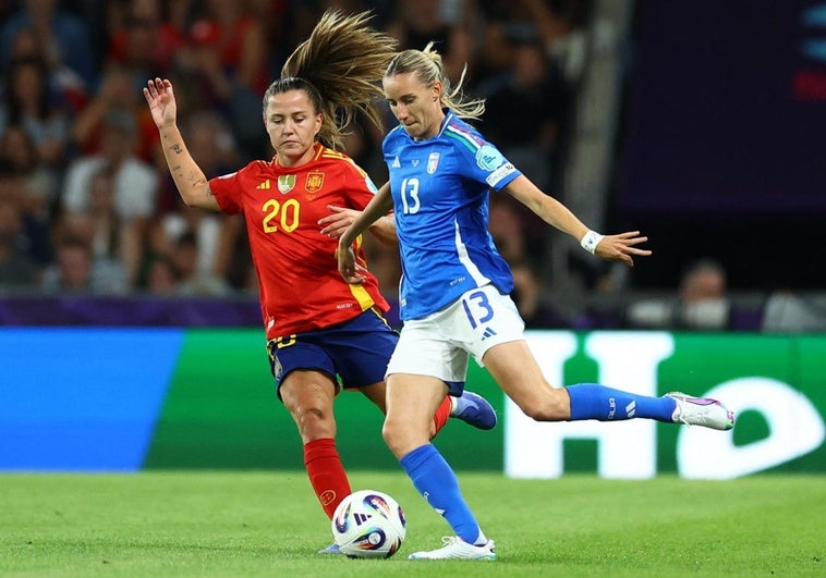 Claudia Pina: «Mentiría si no dijera que somos uno de los equipos fuertes de esta Eurocopa»