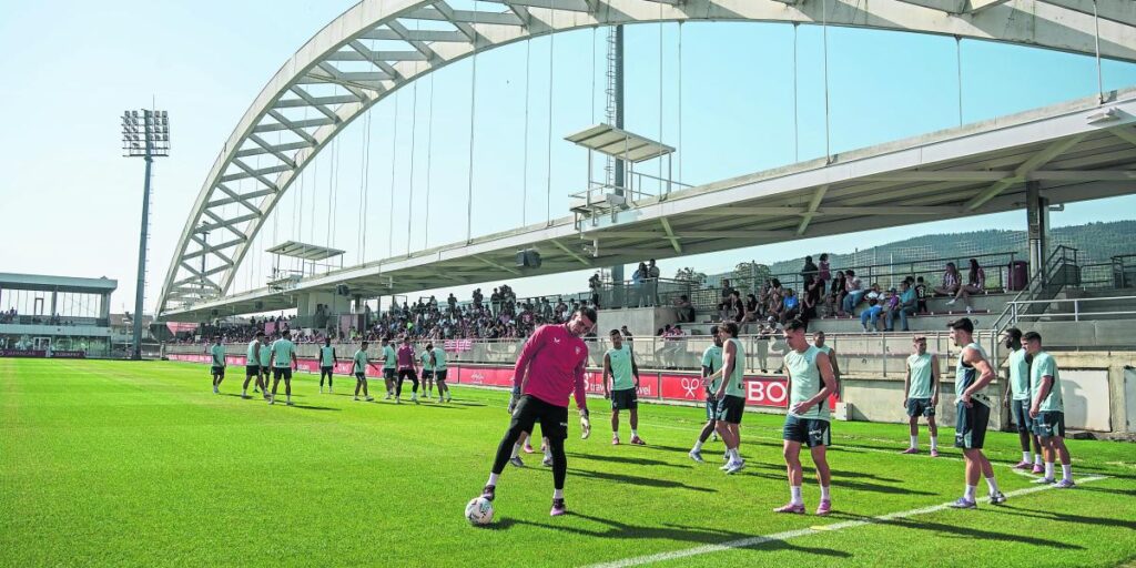 Más de 8.000 personas esperan para hacerse socios del Athletic