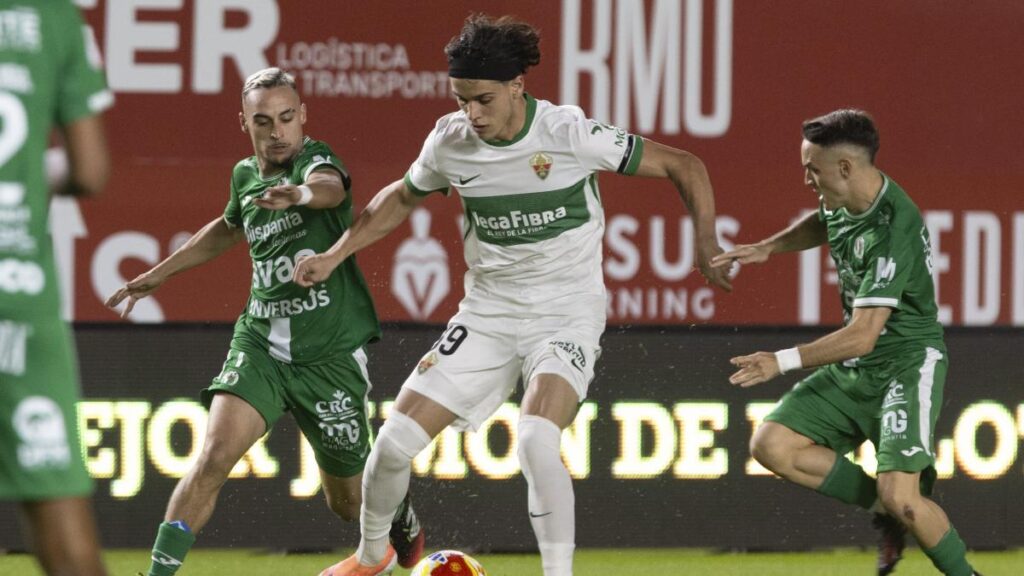 Héctor Fort regresa a Barcelona con pocos minutos