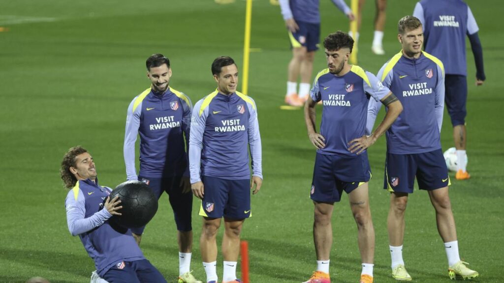 Simeone soluciona el 'puzzle' de la ausencia de Barrios