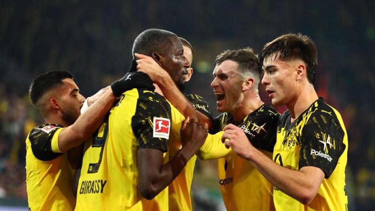 El Dortmund aprieta al Bayern antes de medirse al City de Guardiola