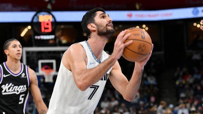 Aldama brilla con 29 puntos y David Jones García irrumpe con los Spurs