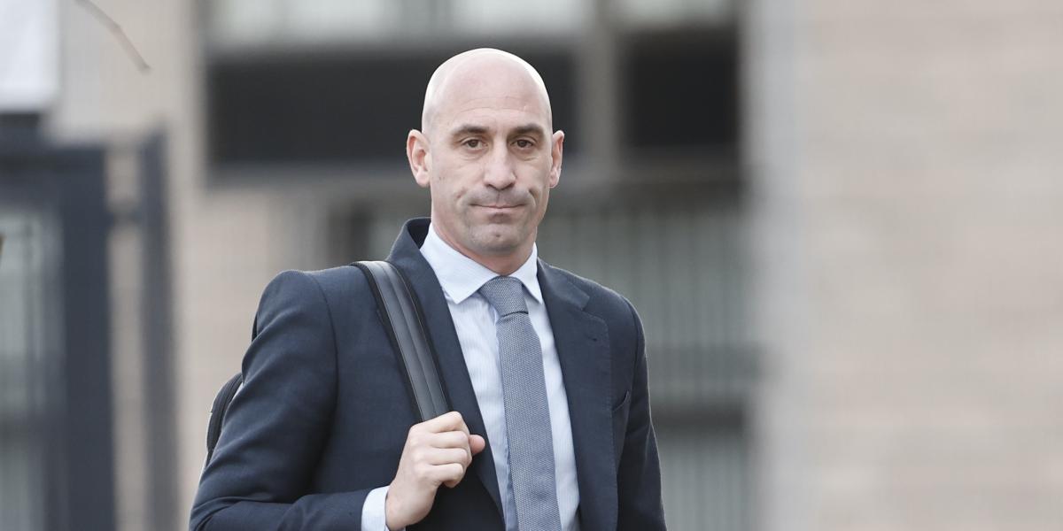 Luis Rubiales anuncia su regreso: "Hola a todos..."