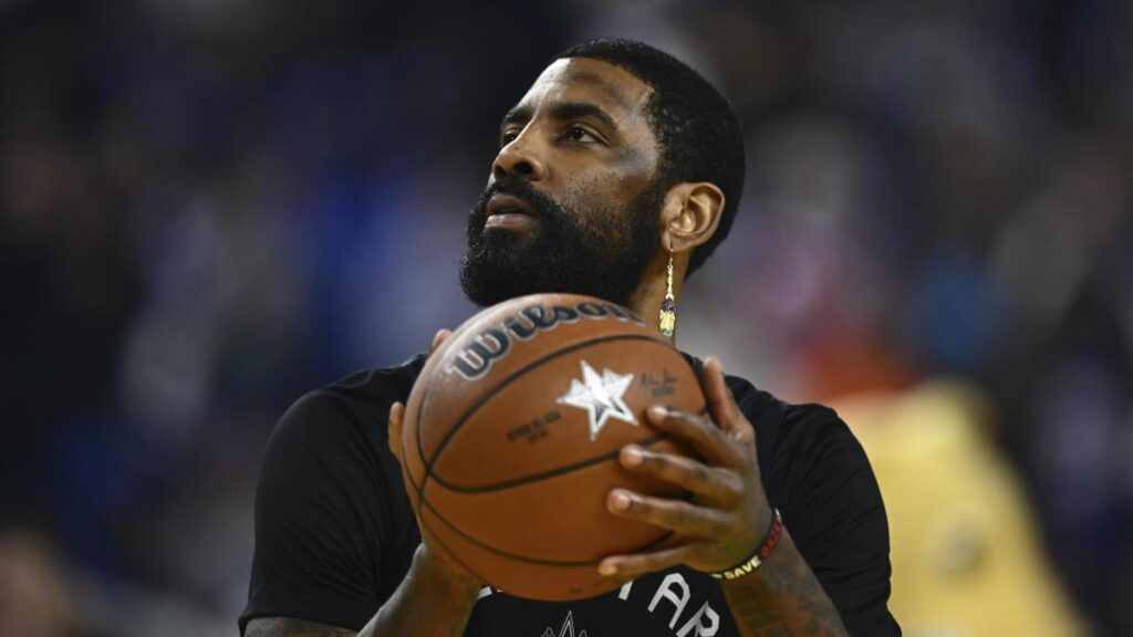 Kyrie Irving avanza en su recuperación y podría reaparecer esta temporada