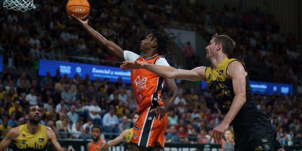 Los dos mejores ataques de la ACB chocan en Valencia por un liderato compartido