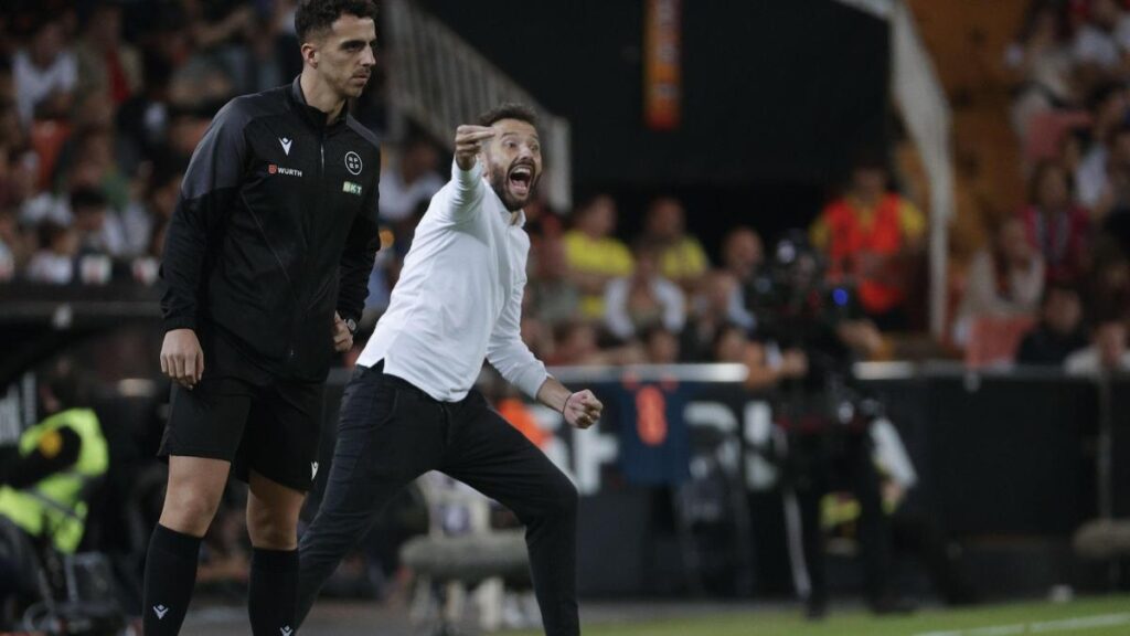 Corberán: "Lo sentimos mucho por la afición, es muy doloroso"