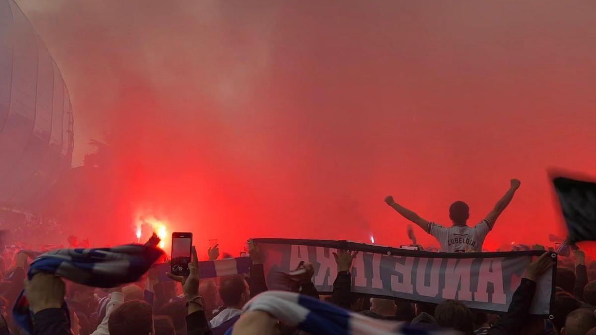 El brutal recibimiento de la afición de la Real Sociedad antes del derbi contra el Athletic