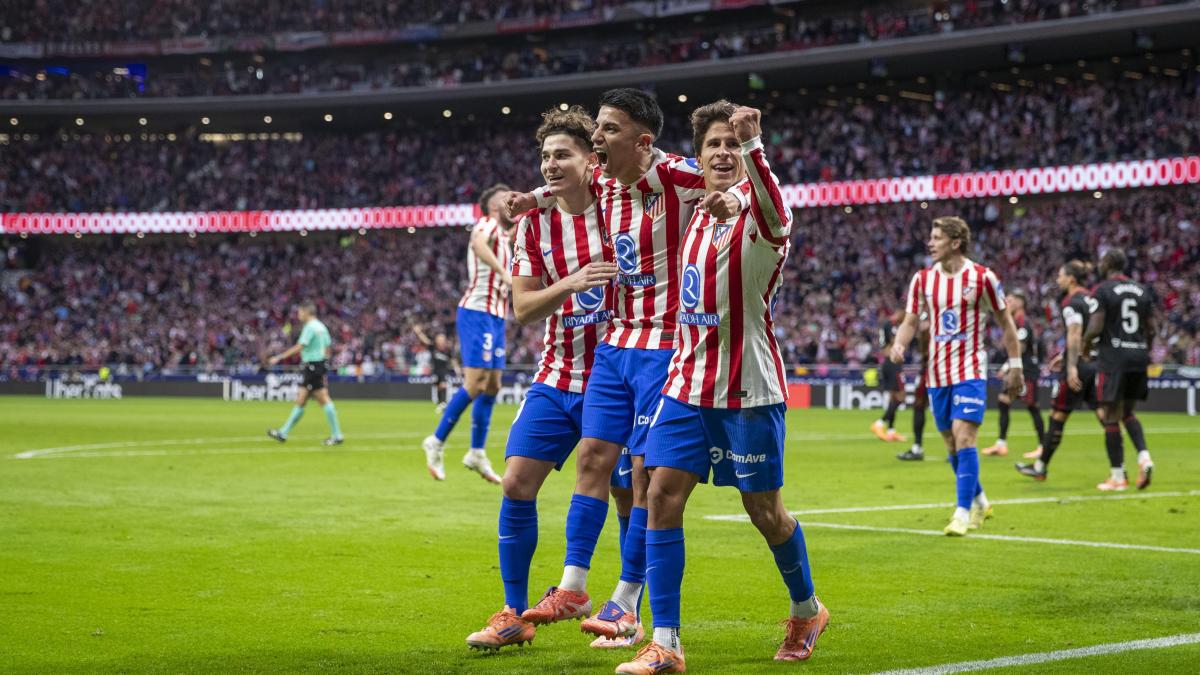 La insistencia del Atlético somete al Sevilla