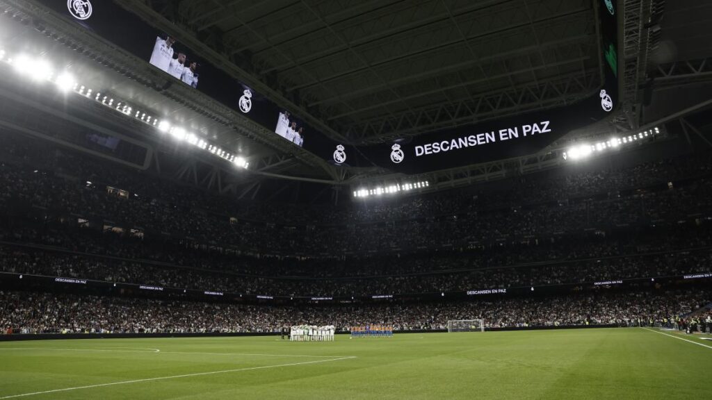 Minuto de silencio en el Bernabéu en memoria de Ochotorena y de la abuela de Carvajal