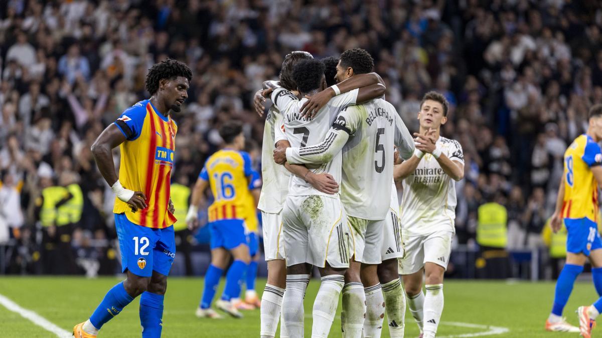El Real Madrid golea sin problemas al Valencia