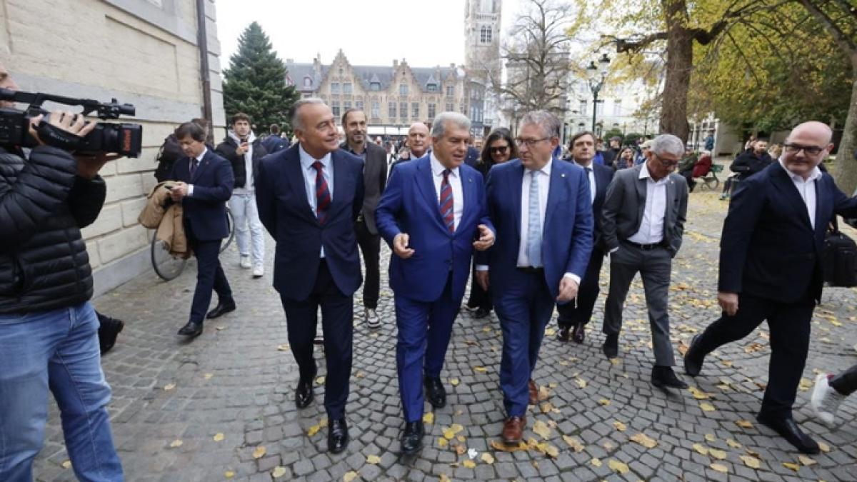 Laporta encabeza la recepción del Barça en Brujas y un paseo histórico