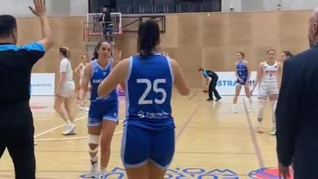 Silvia Millán, fisioterapeuta, se viste de corto por las lesiones y debuta en Europa junto a su hermana