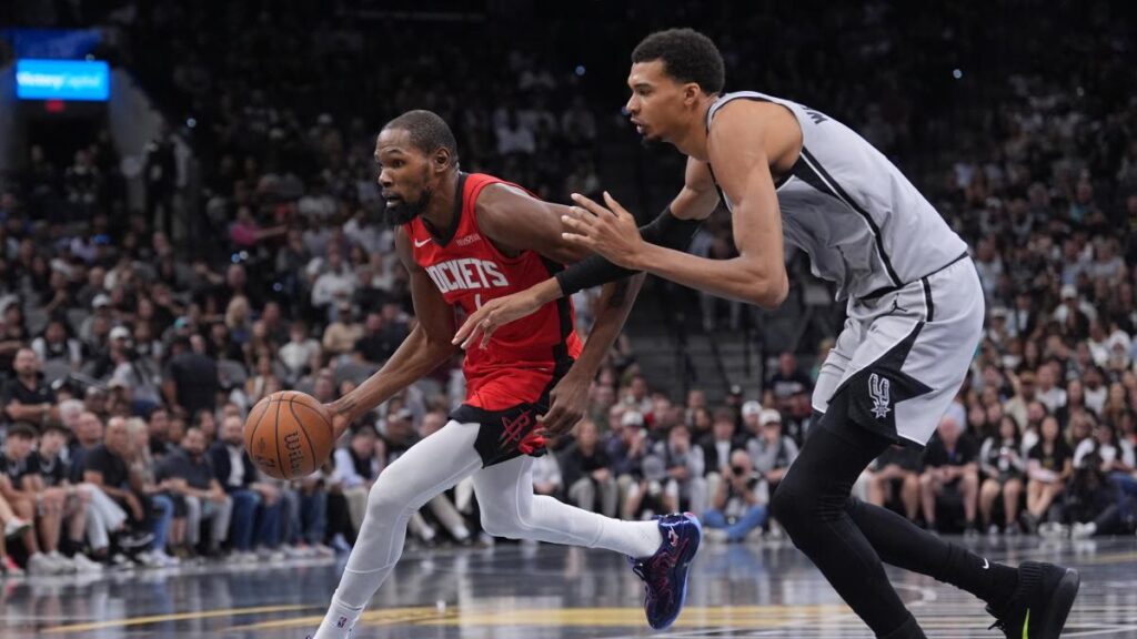 Wembanyama le gana la partida a Kevin Durant en el derbi texano
