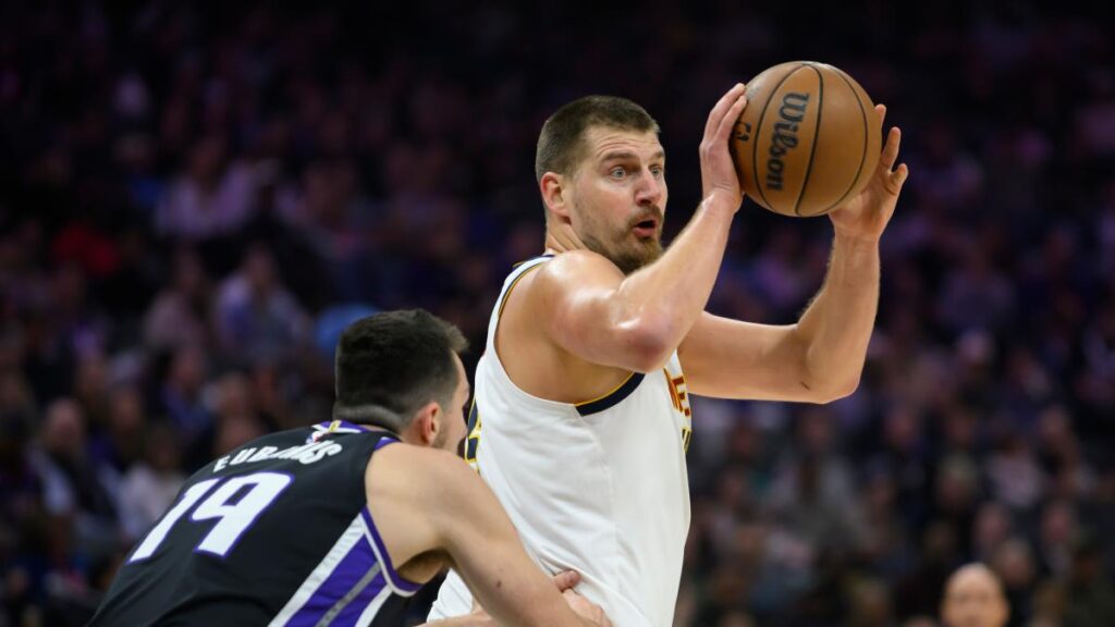 Jokic iguala a Chamberlain y sigue haciendo historia