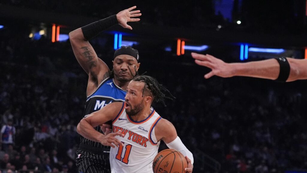 Malas noticias para los Knicks: se lesiona Jalen Brunson y pierden el invicto en casa