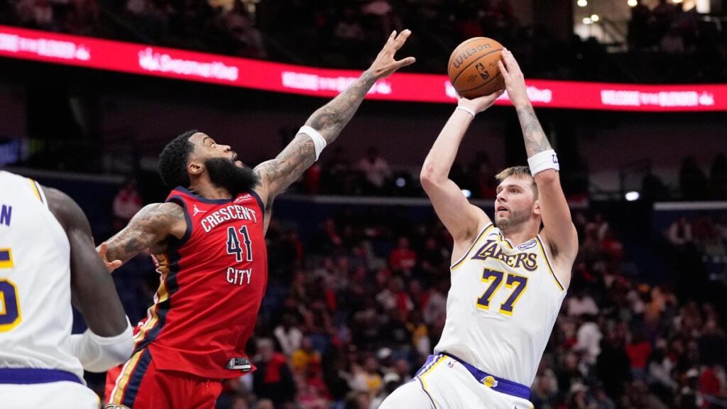 104-118: Los Lakers ganan al ritmo su nuevo 'Big Three', Doncic, Reaves... y Ayton