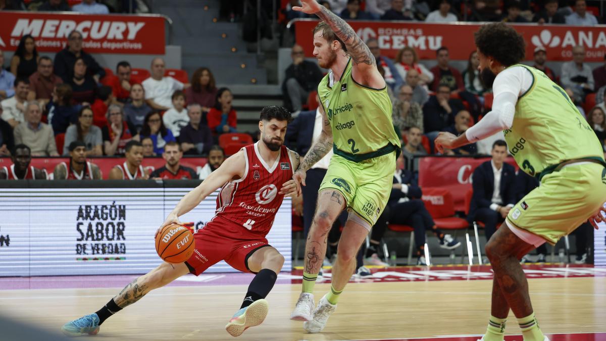79-86: El Unicaja doblega al Casademont Zaragoza a base de triples