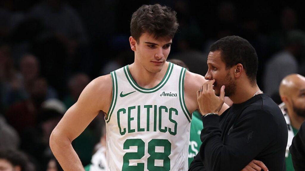 Los Celtics ‘pasan’ de Hugo González y James Harden casi se lo hace pagar