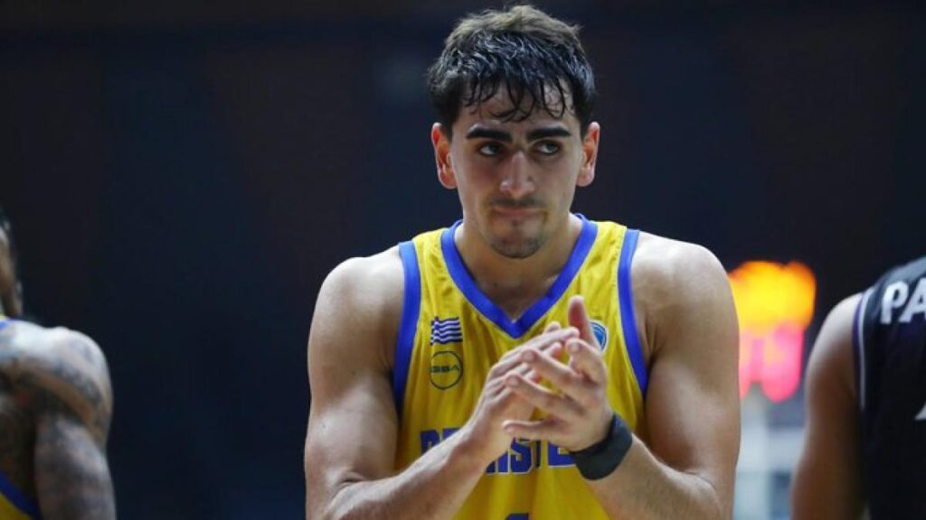 Álvaro Cárdenas brilla y se 'apunta' para la primera convocatoria de Chus Mateo