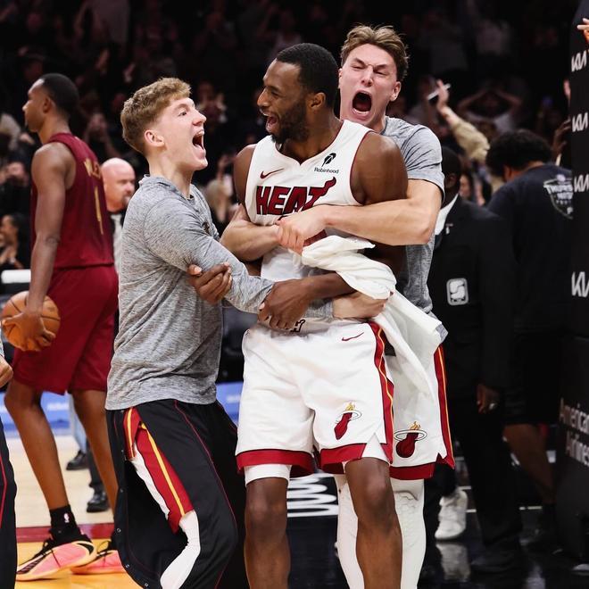 Wiggins vuela sobre la bocina y mantiene invicto a los Heat