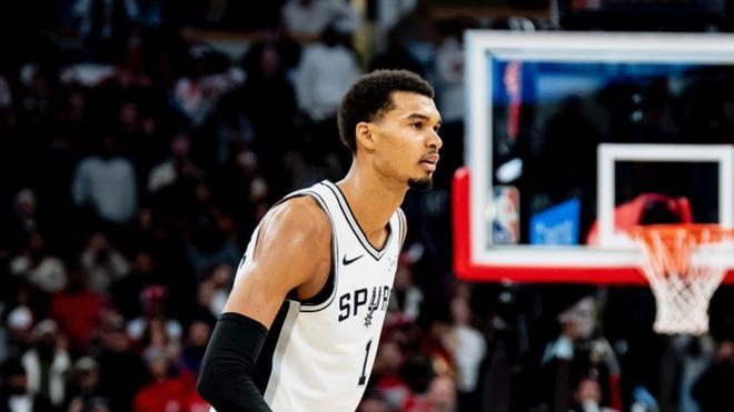 Wembanyama destroza a los Bulls