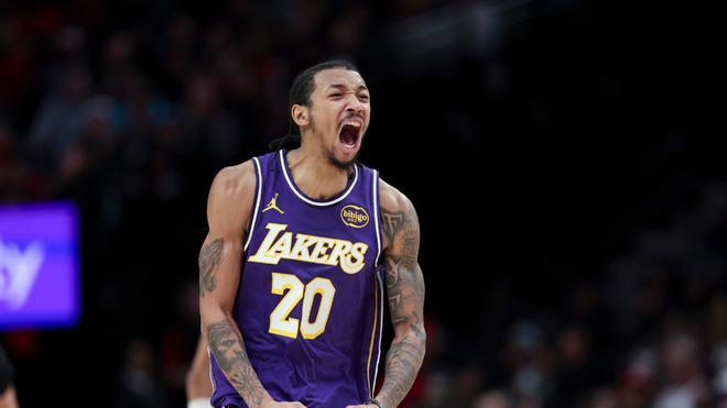 Los Lakers sobrevivien sin Doncic ni Reaves y Giannis se venga de los Pacers