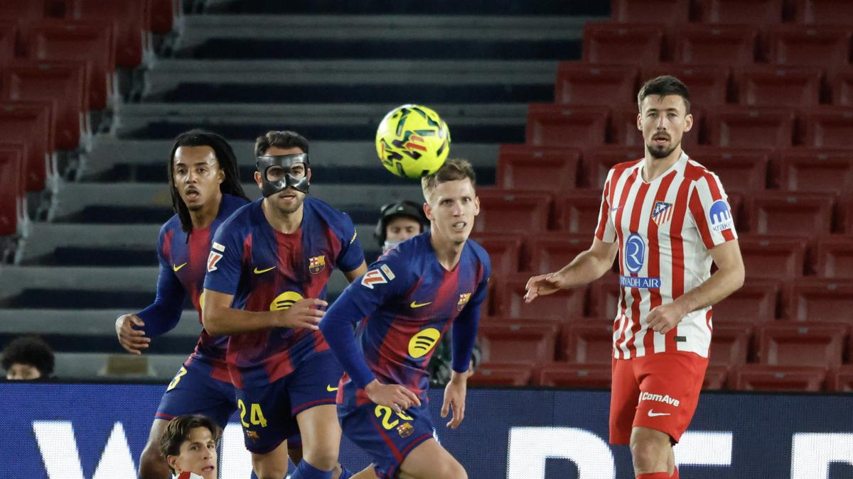 Eric, con la máscara de superhéroe