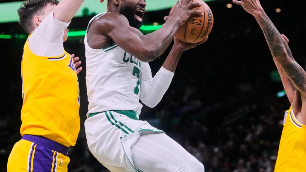 Jaylen Brown capitanea el triunfo de los Celtics ante unos Lakers sin Doncic y LeBron