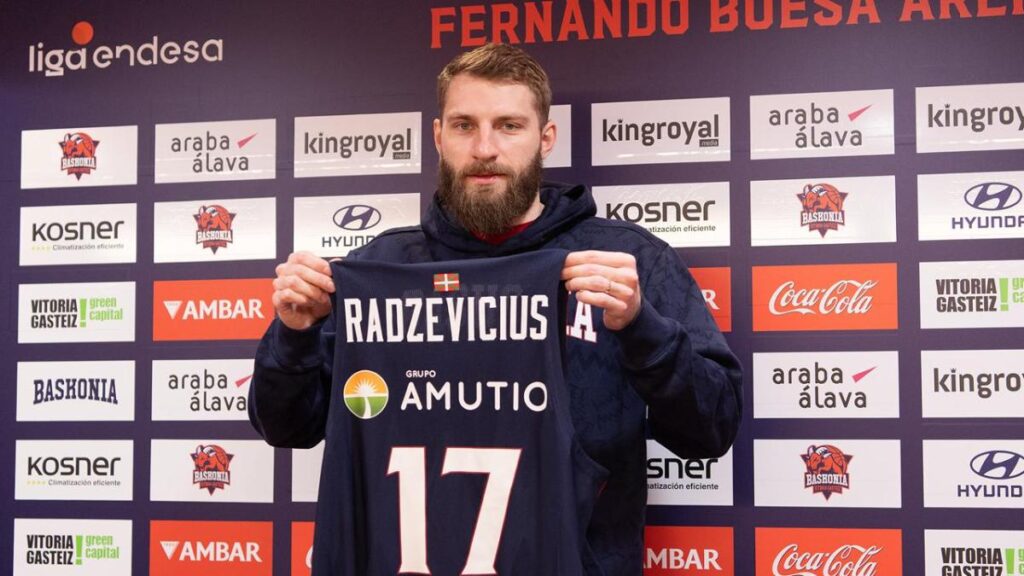 Radzevicius: Vengo al Baskonia a transmitir energía, rebote y buen tiro