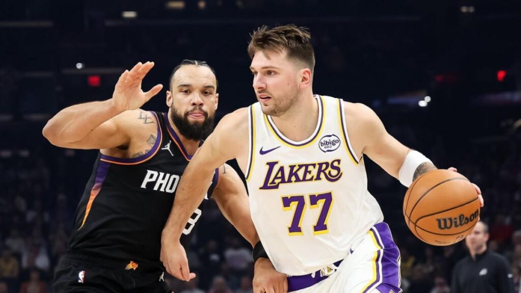 Los árbitros y el kamikaze Brooks acuden al rescate de Doncic en un final demencial