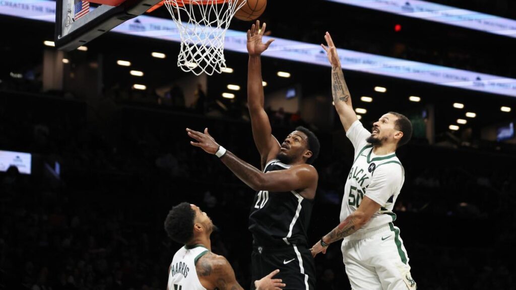 Los Nets, sin Jordi Fernández, se ensañan con unos Bucks sin Antetokounmpo