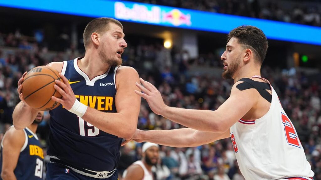 Jokic impone su ley en la prórroga y tumba a Durant en un duelo de gigantes