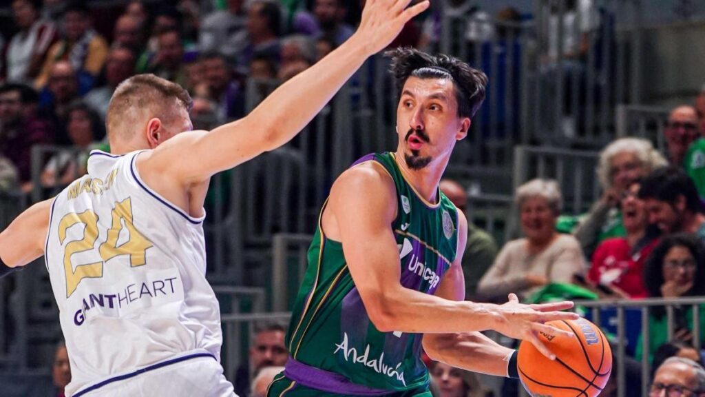 115-84: El Unicaja arrolla al Karditsa y cierra la primera fase invicto