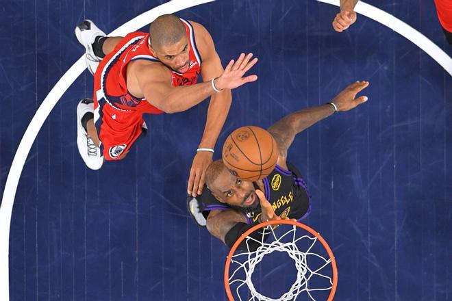 Los Lakers tropiezan con los Clippers y los Warriors echan de menos a Jimmy Butler