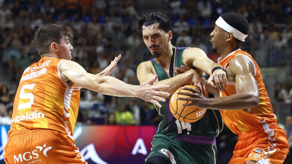 Valencia y Unicaja se enfrentan en el Roig Arena mirando a la Copa de reojo