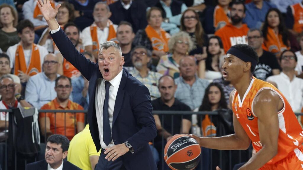El Valencia mide su momento en Estambul con la duda de Reuvers