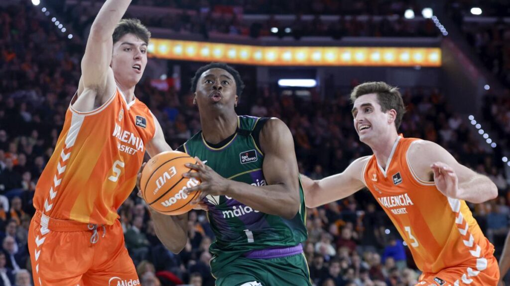 70-76. El Valencia se queda sin energía ante el Unicaja de un Audige brillante de luto