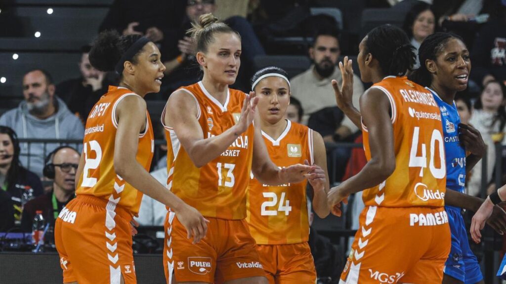 81-54: Valencia Basket se impone a Perfumerías Avenida al ritmo de Leo Fiebich
