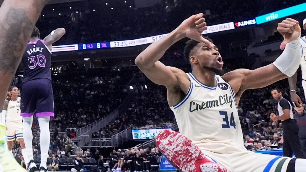 ¡Antetokounmpo se las tiene con sus propios aficionados!