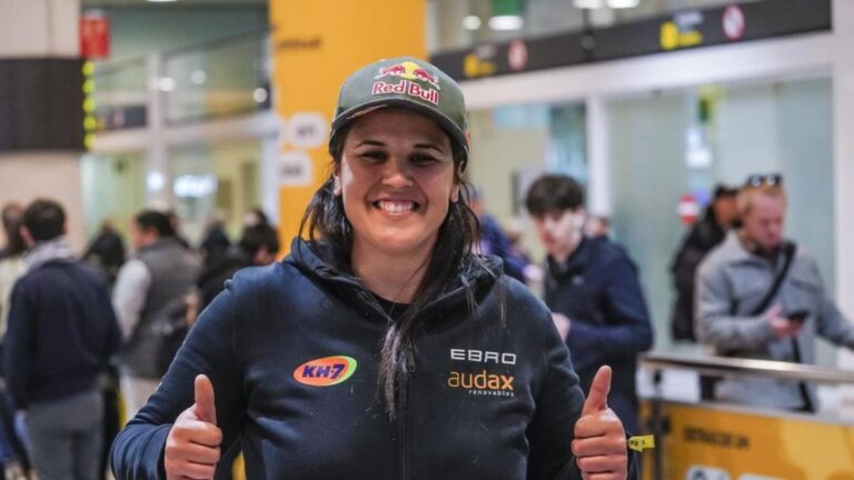 Laia Sanz sonríe por lo que viene: "Estoy muy contenta. En algunas etapas haber luchado bastante adelante y tenemos mucho margen de mejora"