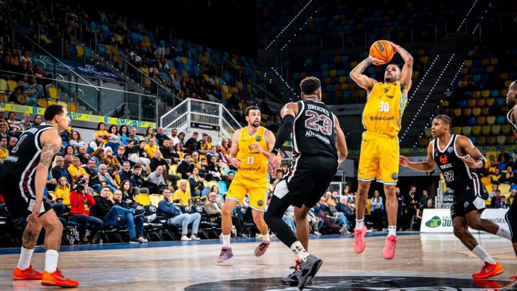 71-77: Ni la llegada de Robertson desbloquea la crisis del Granca