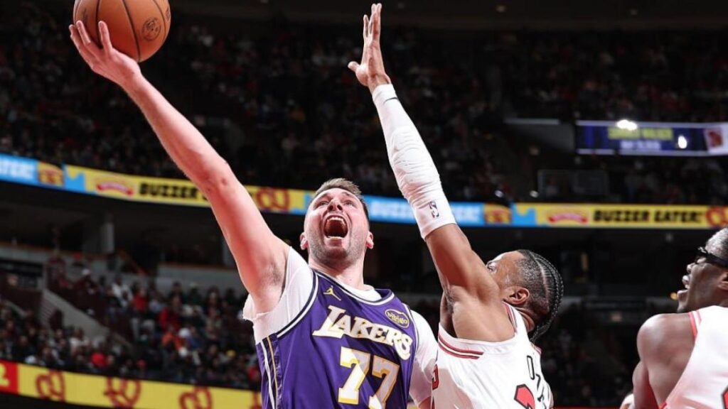 Un Doncic en plan Michael Jordan suelta un ‘bofetón’ a este ilustre del Barça