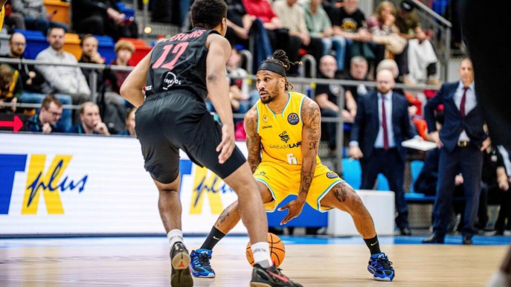 64-67: El Gran Canaria evita el naufragio y reflota en Europa