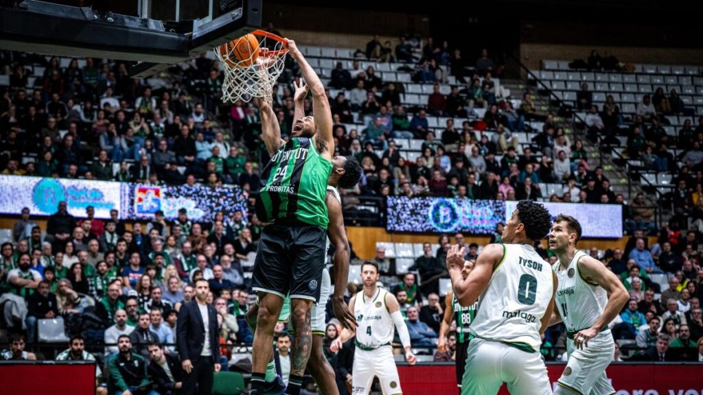 71-66: Cameron Hunt sentencia al Unicaja en Badalona