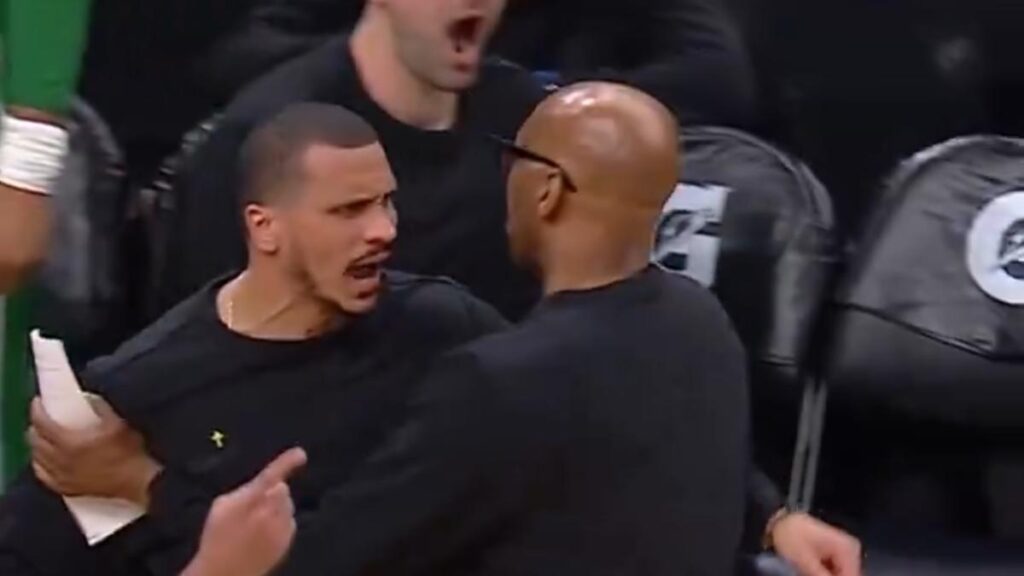 Tapón de Hugo González y ataque de furia de su entrenador: ¡hasta una llave de judo!