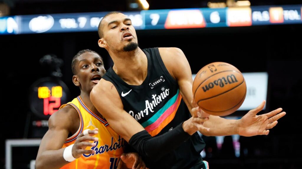 111-106: Wembanyama no está atinado ante unos Hornets enrachados