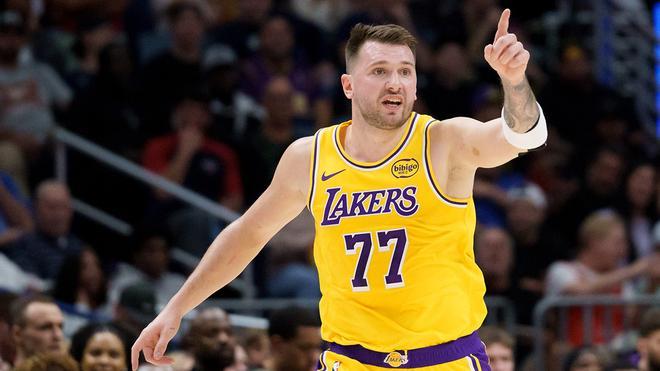 De un triple extraterrestre a encararse con la grada: la noche más caliente de Doncic