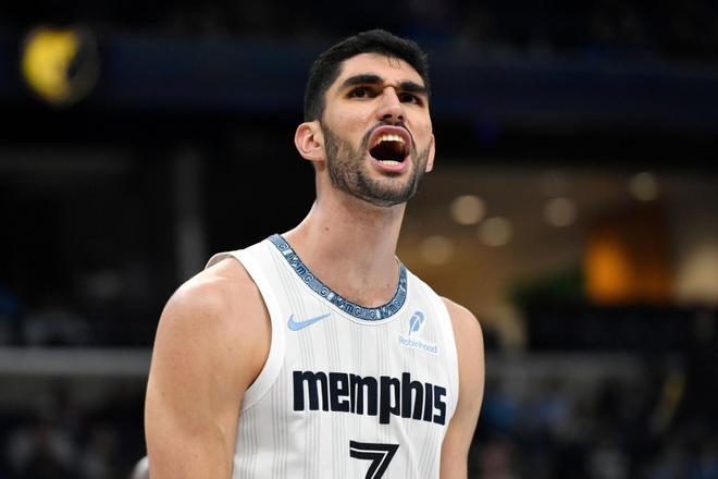 El guía de Santi Aldama en su primer año en Memphis: "Me trató como a un hermano"
